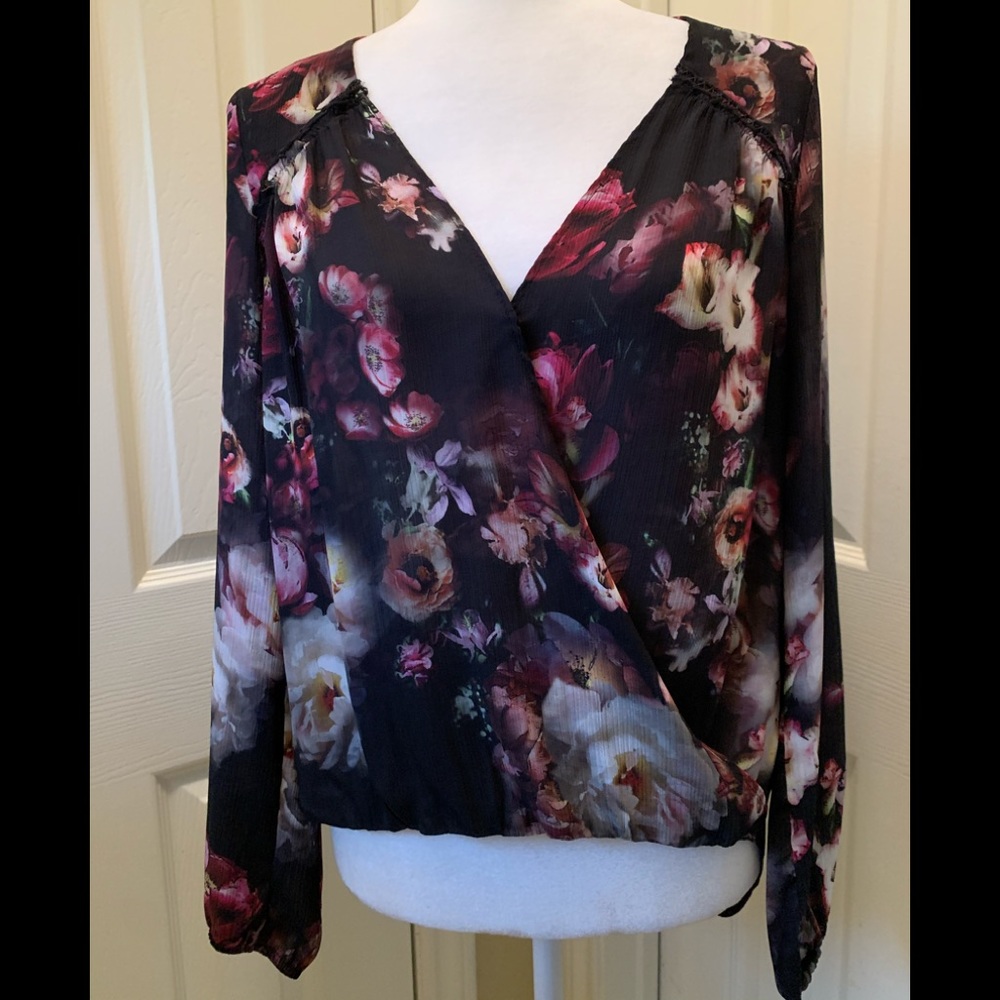 NWT! Willow & Gray Floral High Low Top